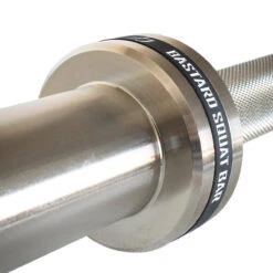 Bastard Squat Bar, 35mm/25kg – Vollständige Rändelung -Hantelstangen Store SHOP BAR BAST SQUAT FULLKNURL 35MM 3